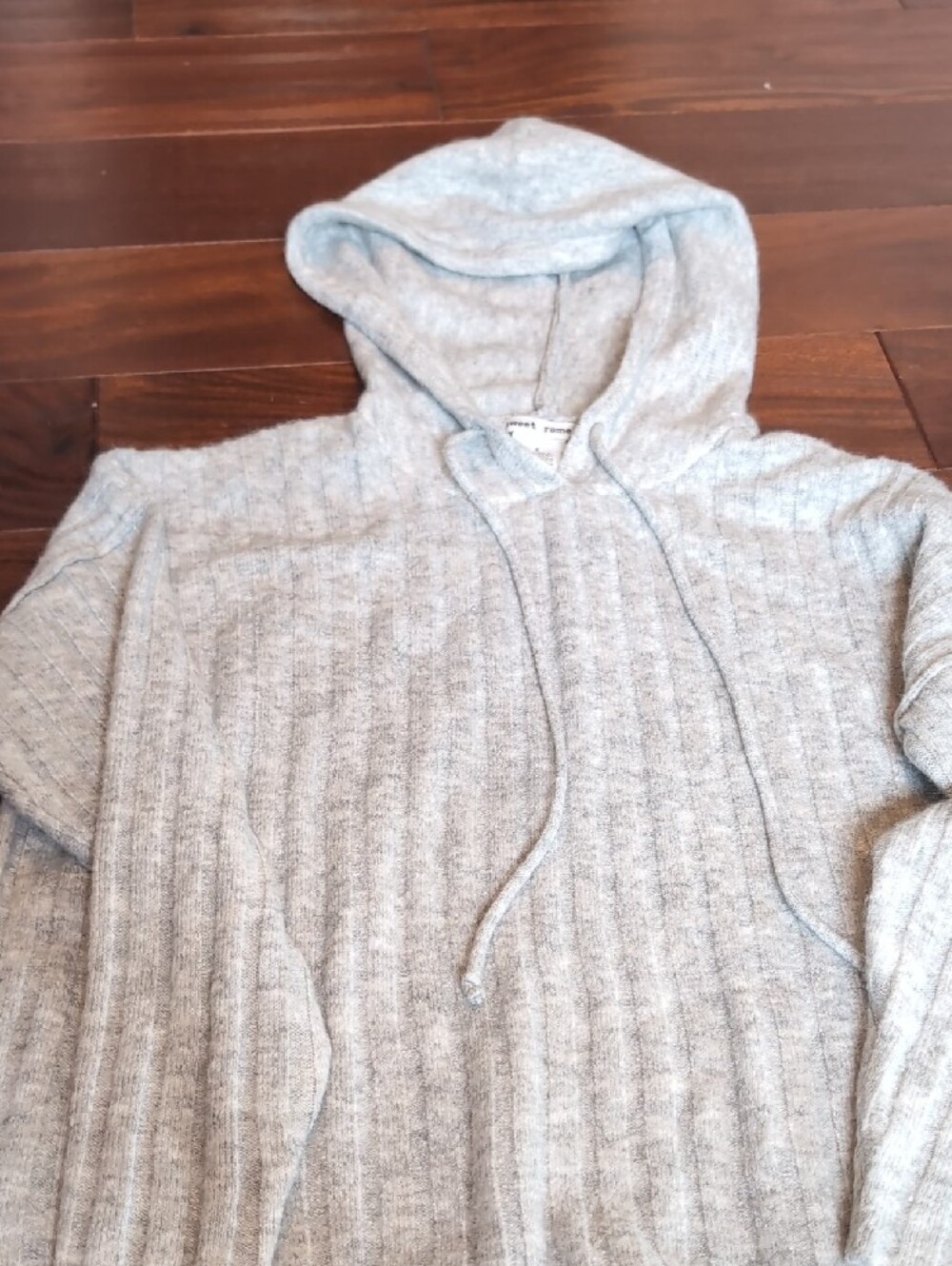 🌸3/$25🌸 Sweet Romeo Light Gray Ribbed Cowl Hoodie Sweater - Picture 4 of 5